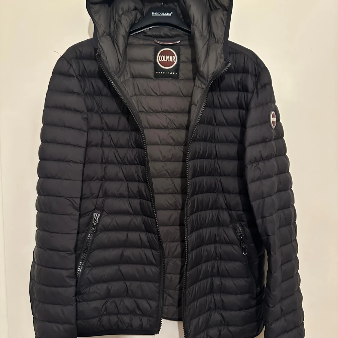 Svart pufferjacka från Colmar