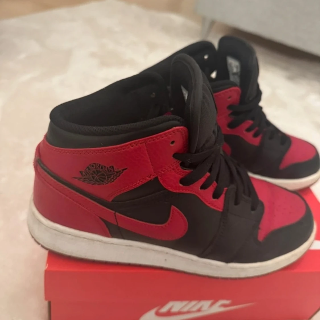 Nike Air Jordan 1 Mid Svart/Röd 38.5 - 3