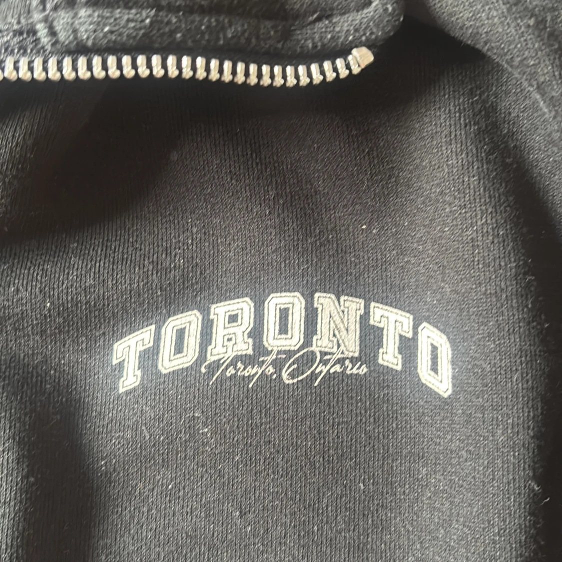 Svart half zip tröja Toronto New Garments - 1