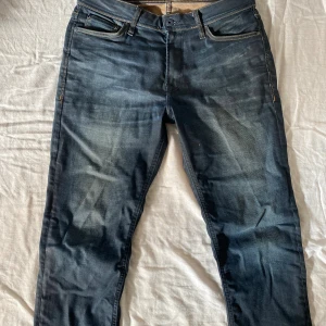 Jack & Jones jeans - Hej säljer mina jeans för att dom va lite för tighta för min smak. Köpte dom i julas och inte använt dom mycket sen dess. Superbra skick och inga slitningar!
