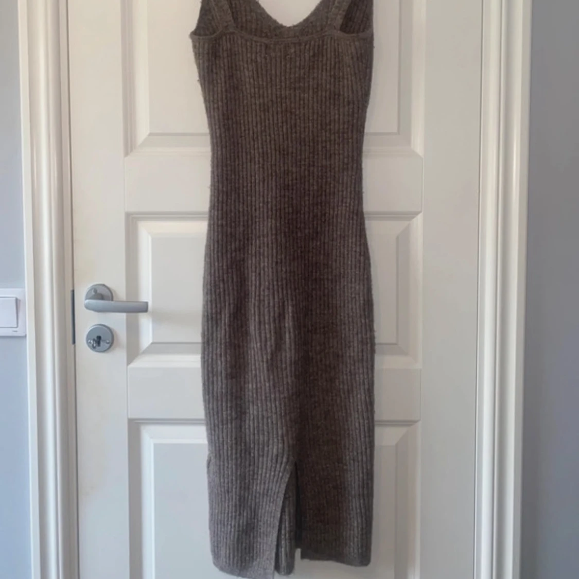  brun stickad klänning H&M - 4