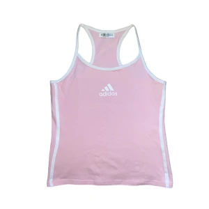 Baby pink Adidas  - Sitter som en M. Kontakta vid intresse <3