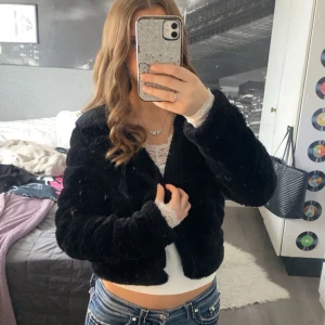 Pälsjacka - Supersöt pälsjacka från Gina tricot💕