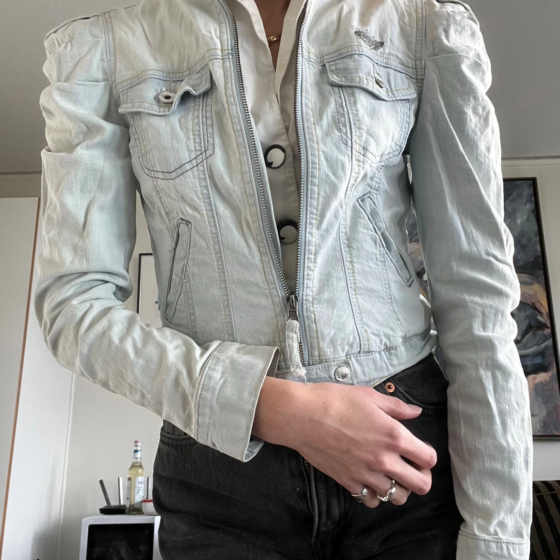 Ljusblå jeansjacka med puffärmar - 2