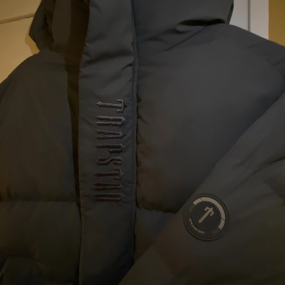 Trapstar mörkgrå pufferjacka - 1