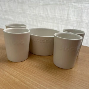 Glöggsett - Fint glöggsett med skål och fyra koppar. I fint skick 