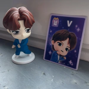 BTS figur - Figur av V från BTS köpt på McDonald’s. Endast tagen ur förpackning 1 gång så i nyskick!💕