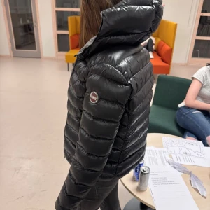 Colmar jacka - Hjälper min lillasyster och sälja sin fina Colmar jacka, använd några få gånger, storlek XS. Finns en liten defekt på vänster arm som inte syns eller påverkar jackan på något sätt! (Skriv för bild) annars är den i super skick!🩷 