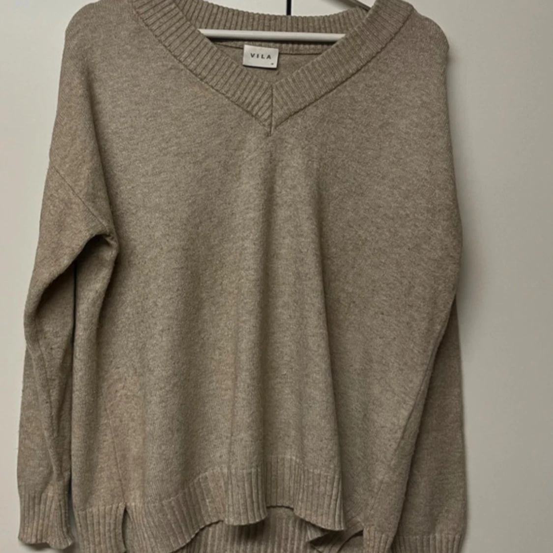 Beige stickad tröja från Vila