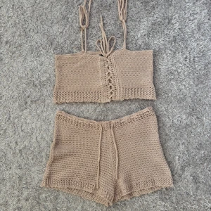 Beiget set - Stickad set i beiget från SHEIN. I storlek 38. Som nya!