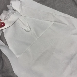 vit topp - Fin vit topp från zara i storlek s, bra skick