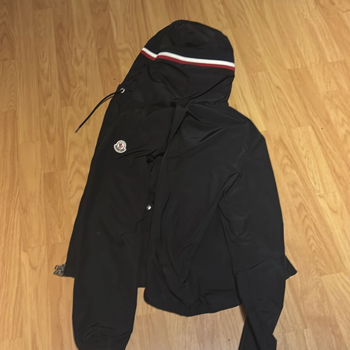 Svart Moncler vindjacka med huva - 2