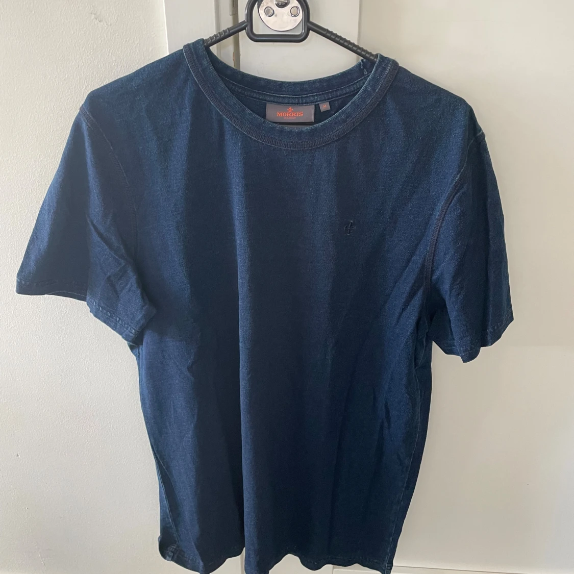 Mörkblå t-shirt från Morris