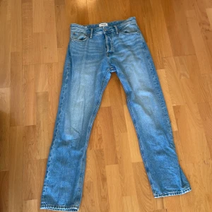 Jack and Jones jeans relaxed fit - Dom är storlek 30/32