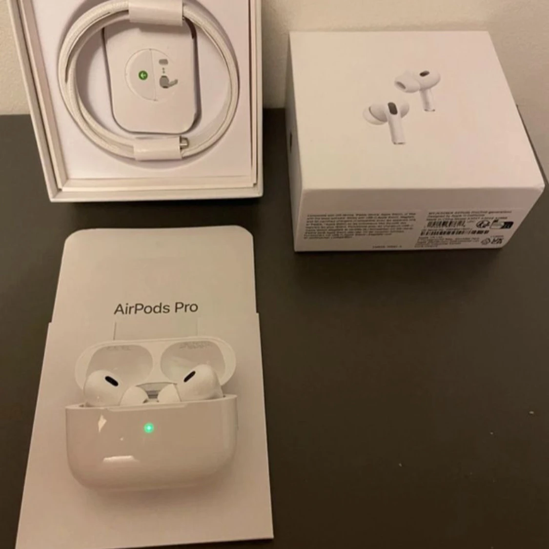 AirPods Pro (2nd generation) MagSafe USB-C - 4