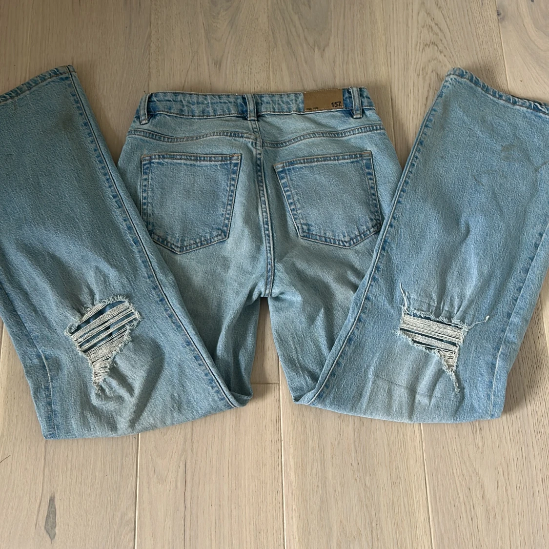 Ljusblå slitna jeans från 157 - 1