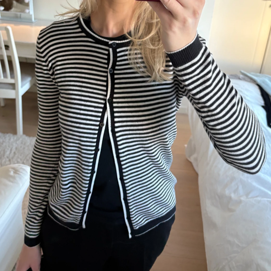 Svartvit randig kofta med knappar - 1