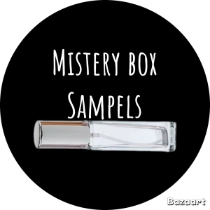 Mystery Perfume Sample Box - Få en överraskning med parfymprover i 2, 3 eller 4 ml. Perfekt för dig som gillar att testa nytt och låta någon annan välja åt dig. Innehållet är hemligt tills du öppnar boxen! Du får välja hur många ml du ska köpa och så väljer jag pris 🏆 