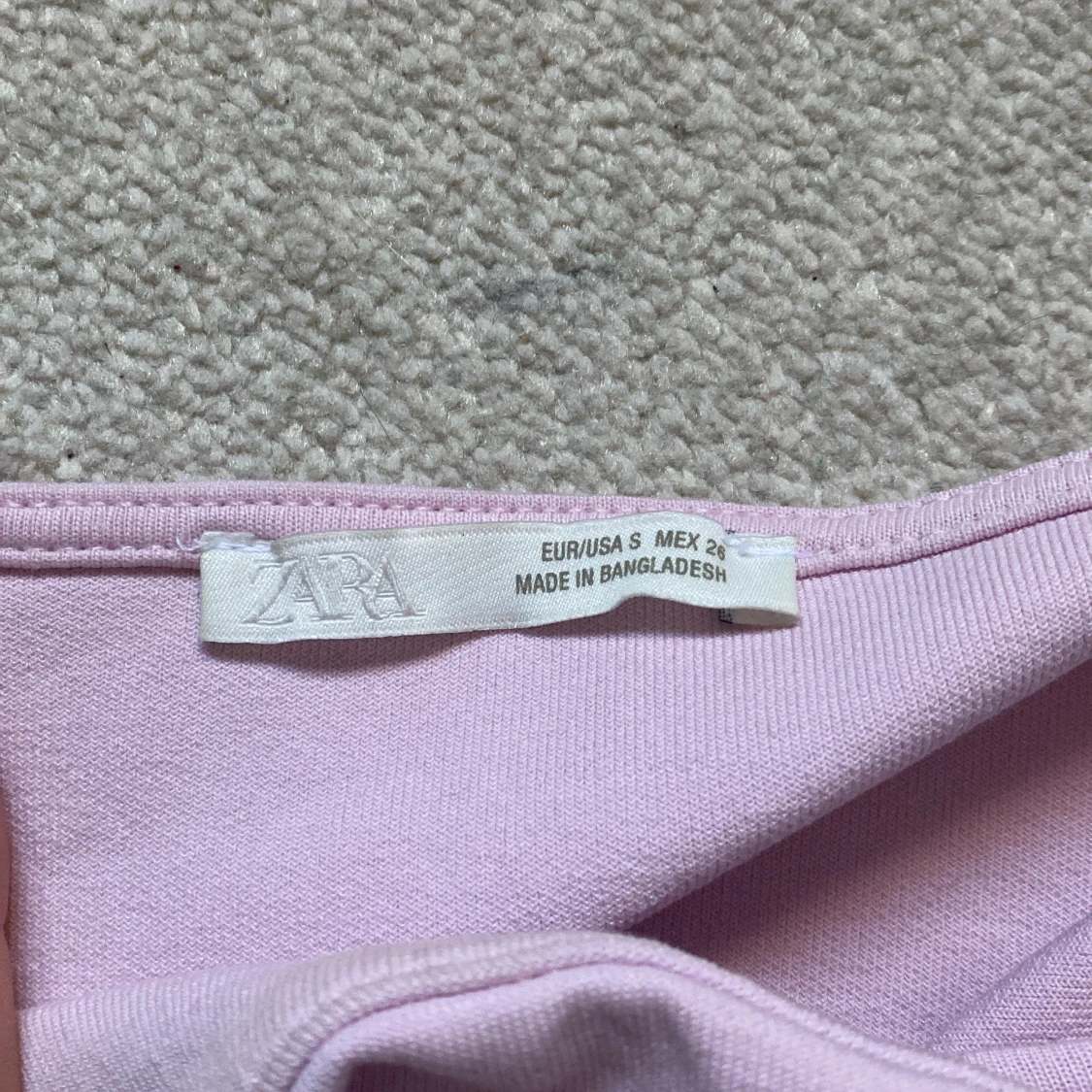 Ljusrosa volangklänning från Zara - 2