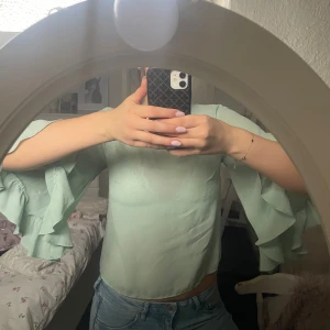 Mintgrön Blus - Helt ny från Gina, kontakta för fler bilder❤️❤️