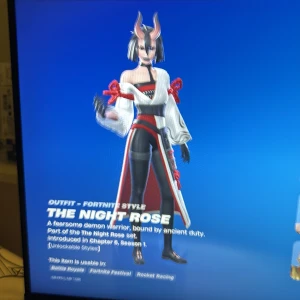 Fortnite skins - Mycket gott skick! Pris ej hugget i sten. Bara fråga vid funderingar!🥰 (denna produkt är VÄLDIGT eftertraktad så var snabb med att köpa tack)