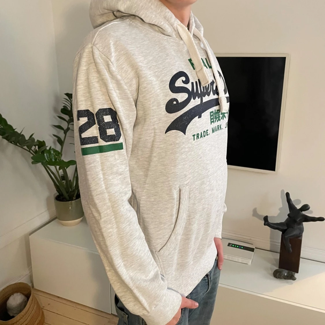 Grå hoodie från Superdry  - 1