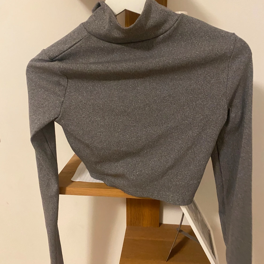 Grå croppad zip-kofta från SHEIN - 1