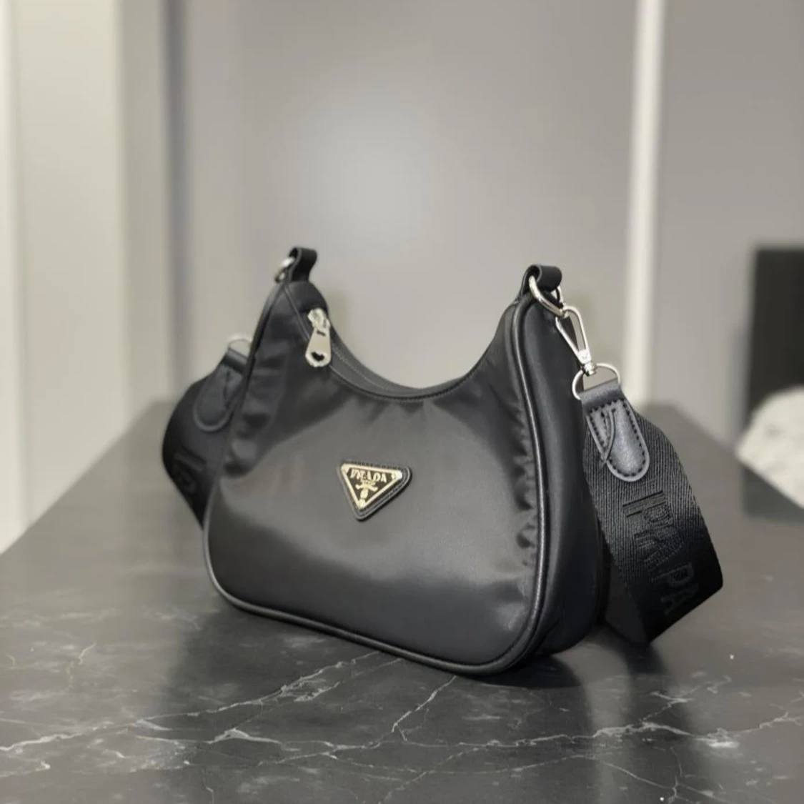 Svart axelväska  - 1