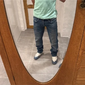 Replay jeans  - Ett par snygga byxor från Replay i storlek W33 L32 i modellen Grover 