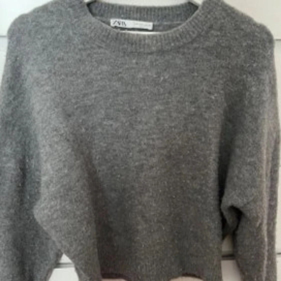 Grå stickad tröja från Zara