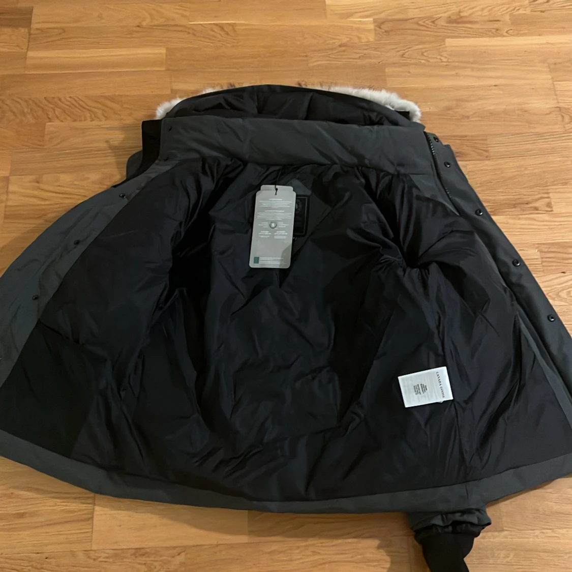 Svart dunjacka från Canada Goose XS - 4