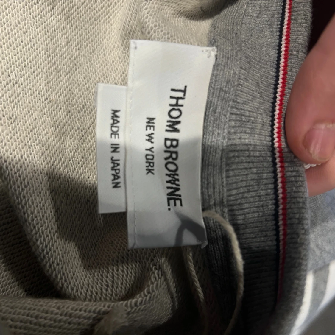 Grå sweatshirt från Thom Browne - 2