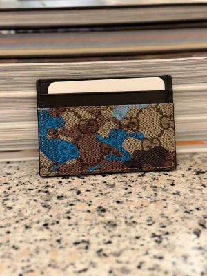 Gucci plånbok med blått camomönster - Helt ny plånbok, aldrig använd.
