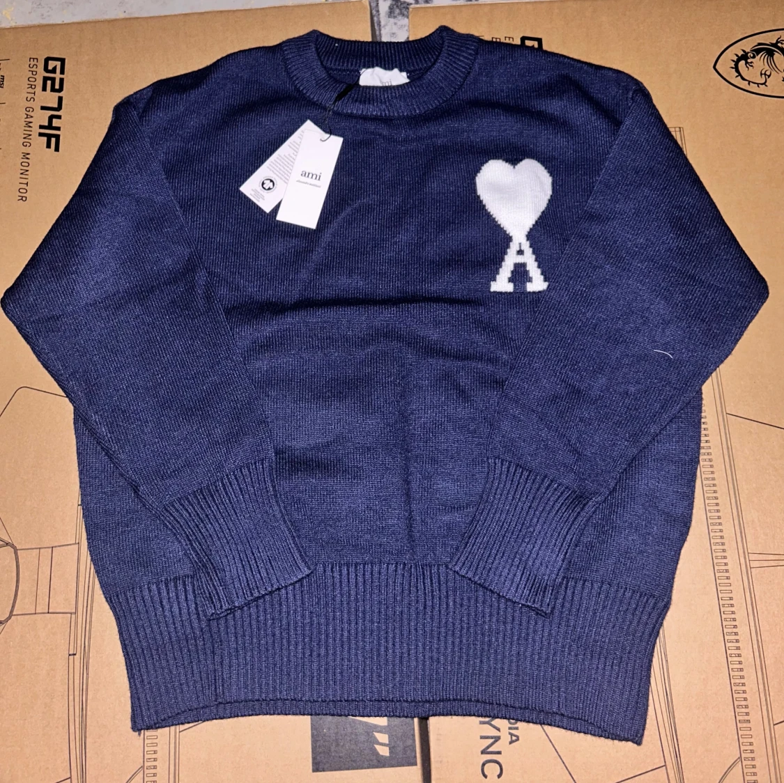Mörkblå stickad tröja 