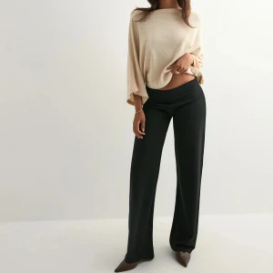 Keep It Up No Waist Pants  - Byxor från Nelly i storlek XXS, jag är 166cm och de säljs då de var lite för långa för mig, helt oanvända har endast tvättats💝