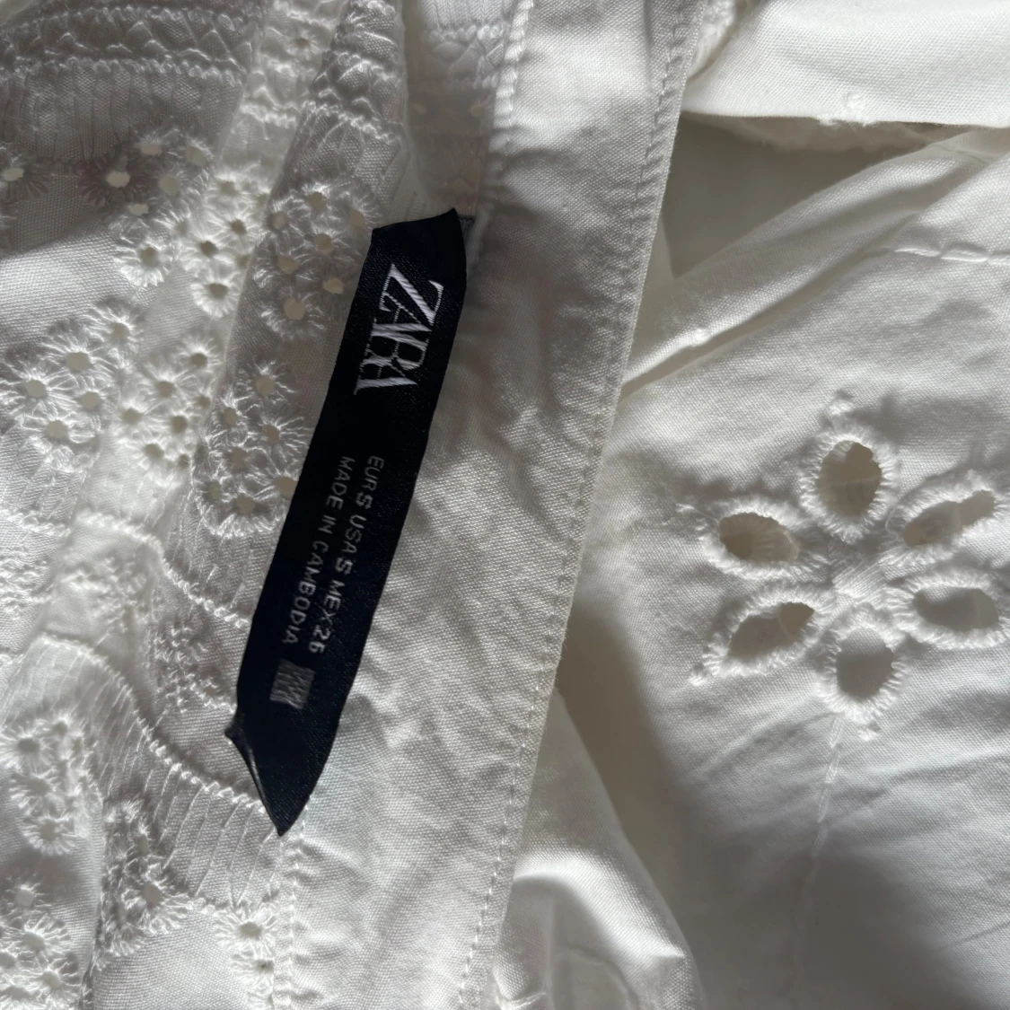 Vit broderad blus från Zara - 3
