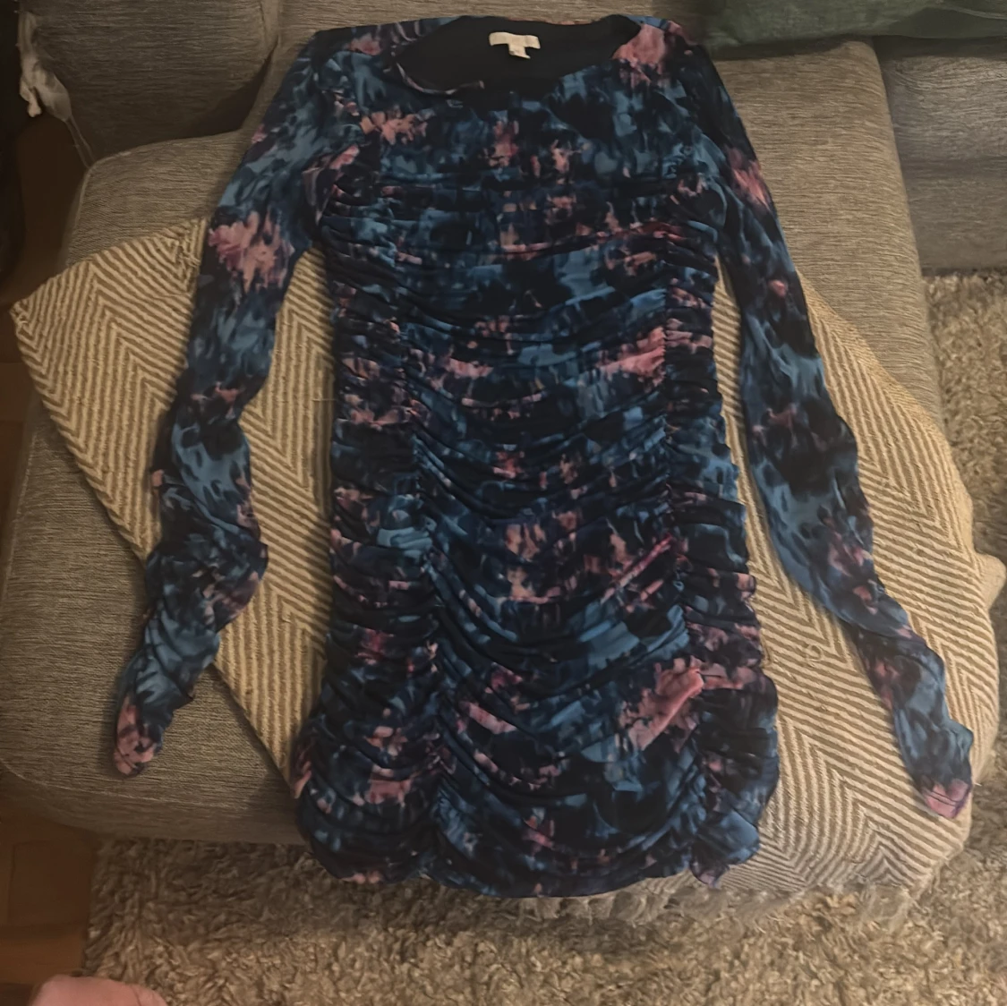 Blå och rosa mönstrad klänning H&M