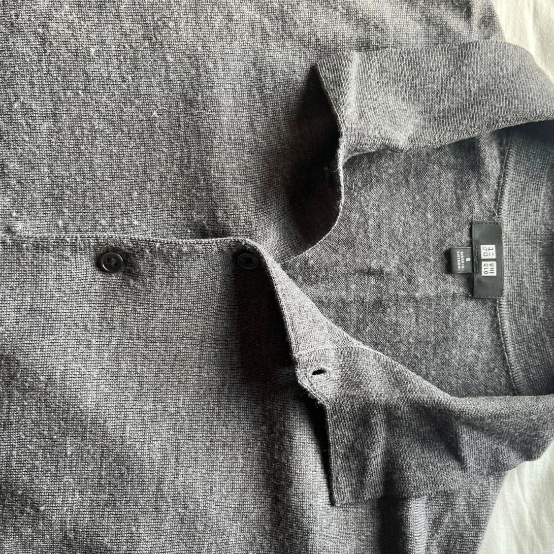 Grå pikétröja från Uniqlo - 2