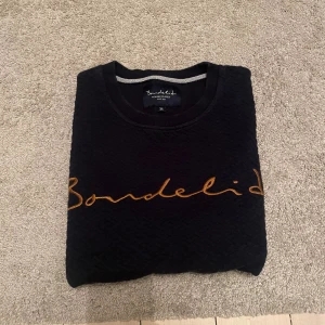 Bondelid tröja  - Säljer nu denna bondelid tröja ! Nypris 500kr