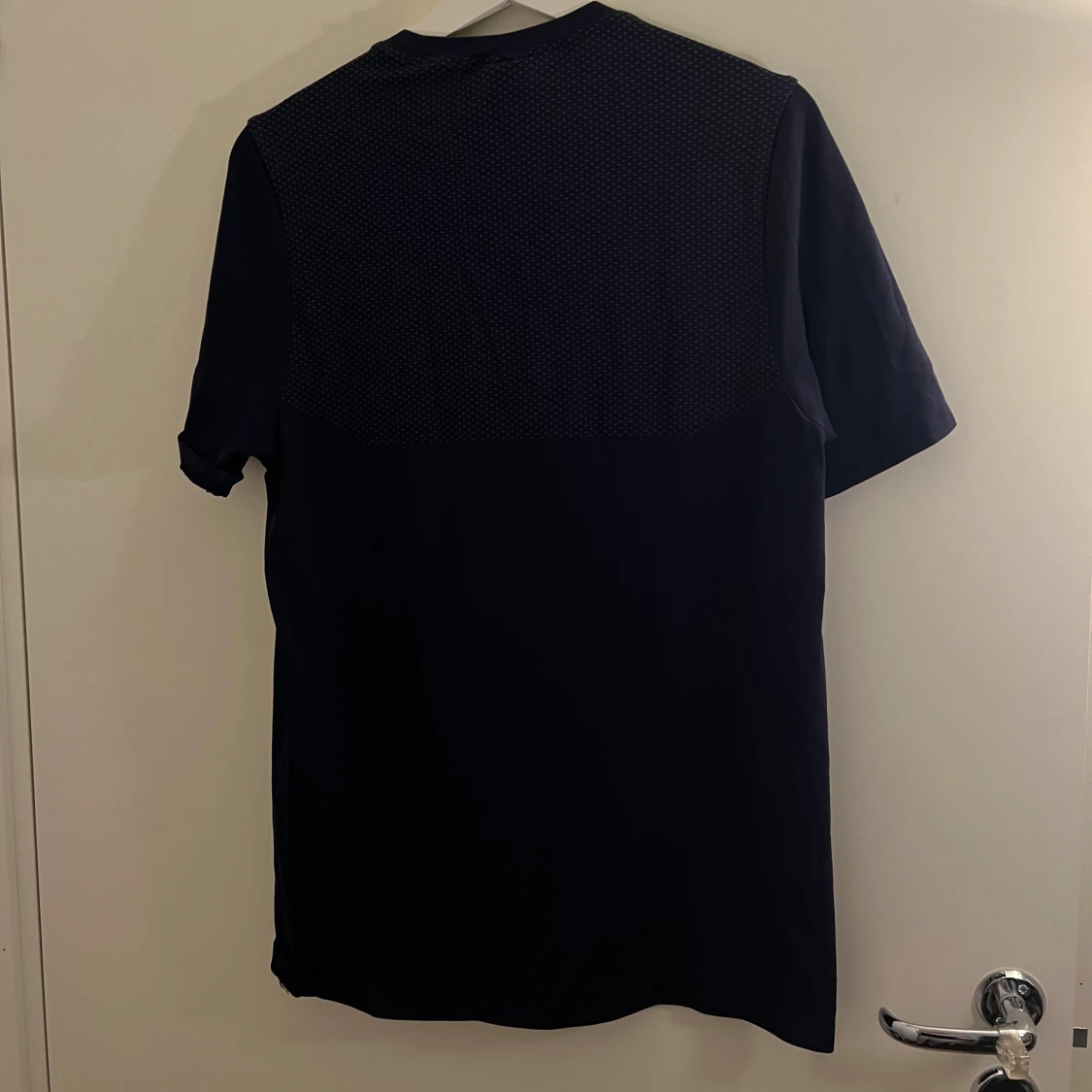 Mörkblå Gymshark t-shirt med mönster - 2