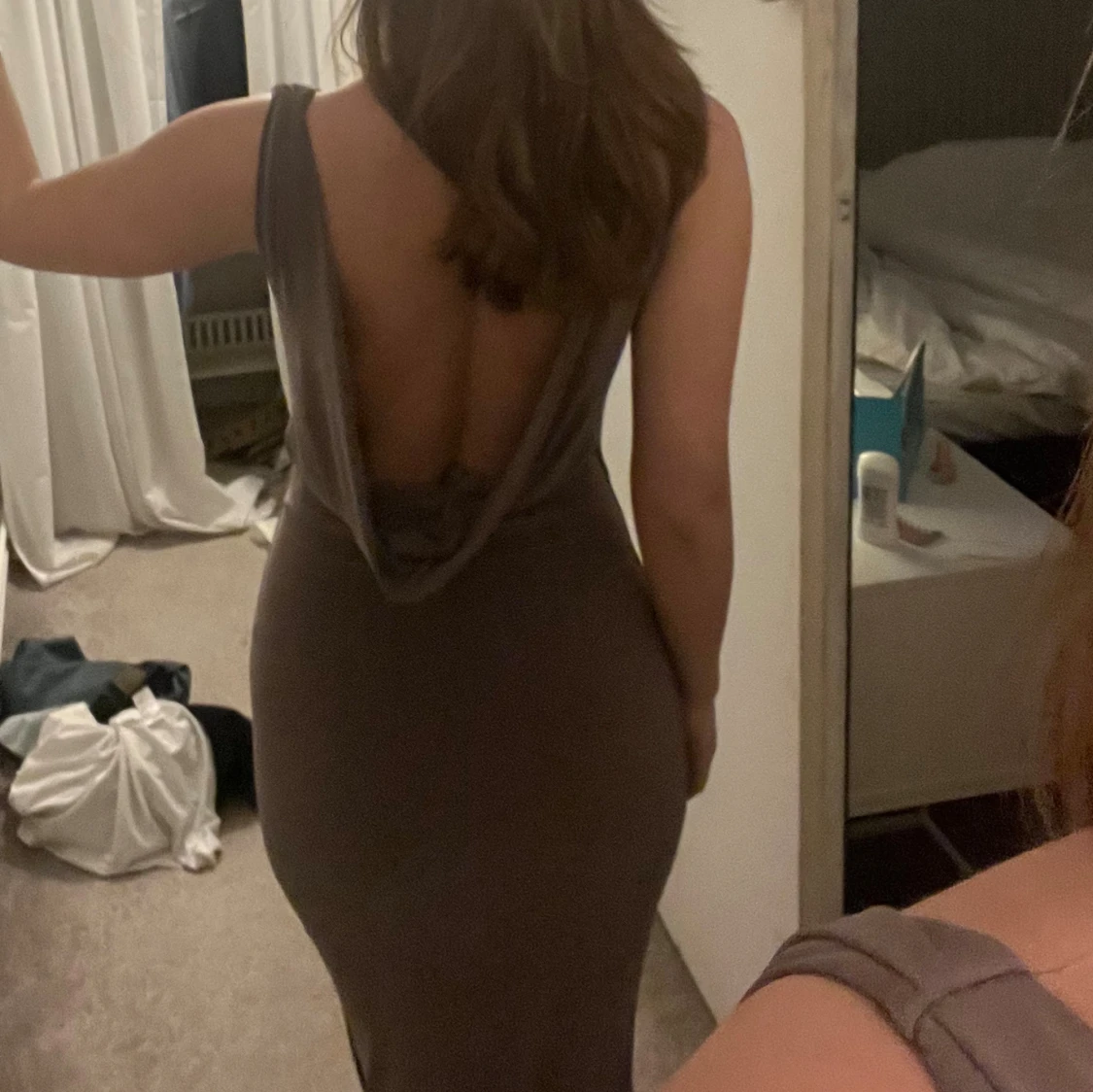 långklänning med öppen rygg - 1