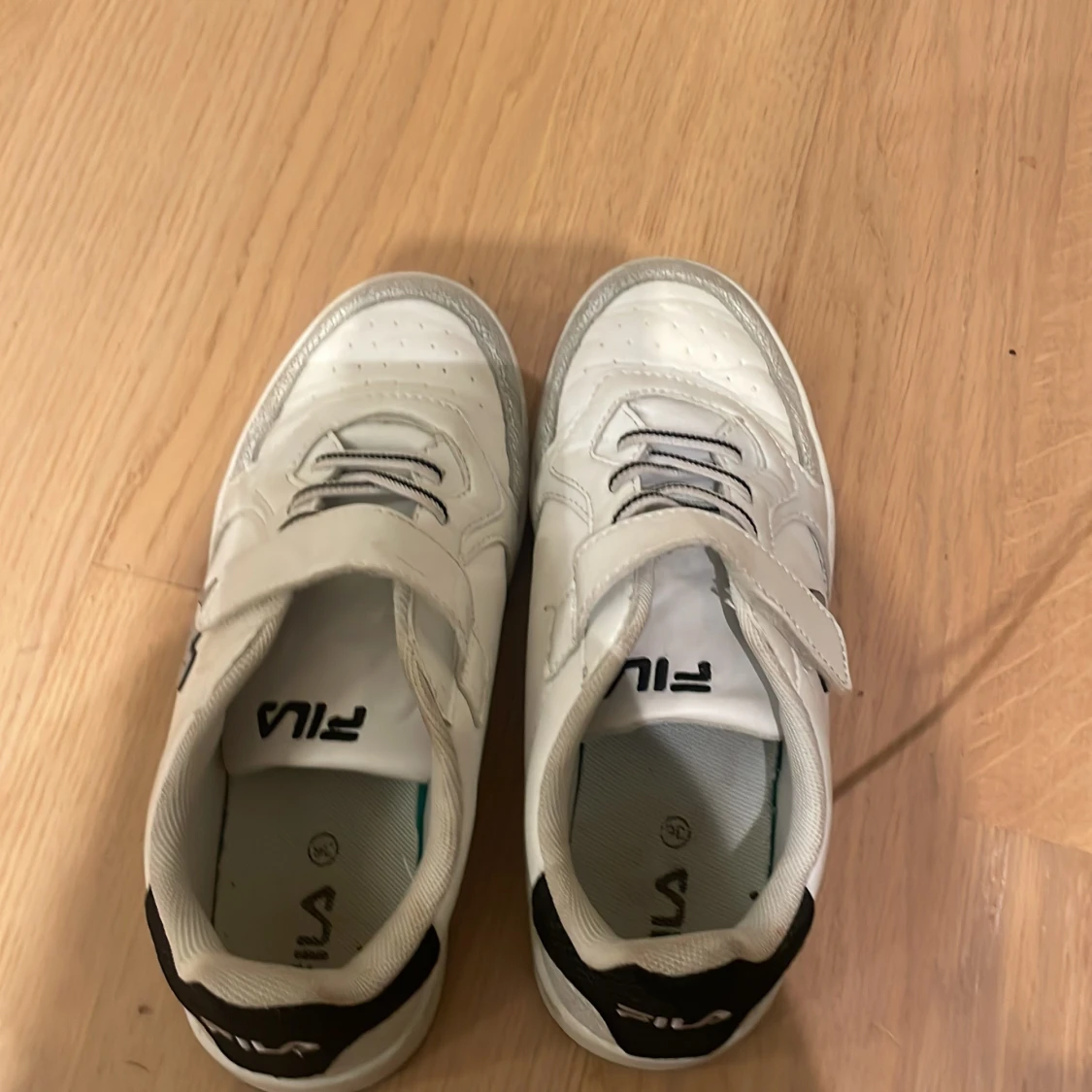 Vita sneakers från Fila med kardborre - 1