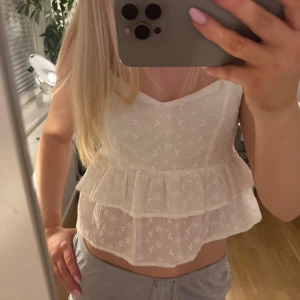 Linne med volang  - Gulligt linne med volang💘💘