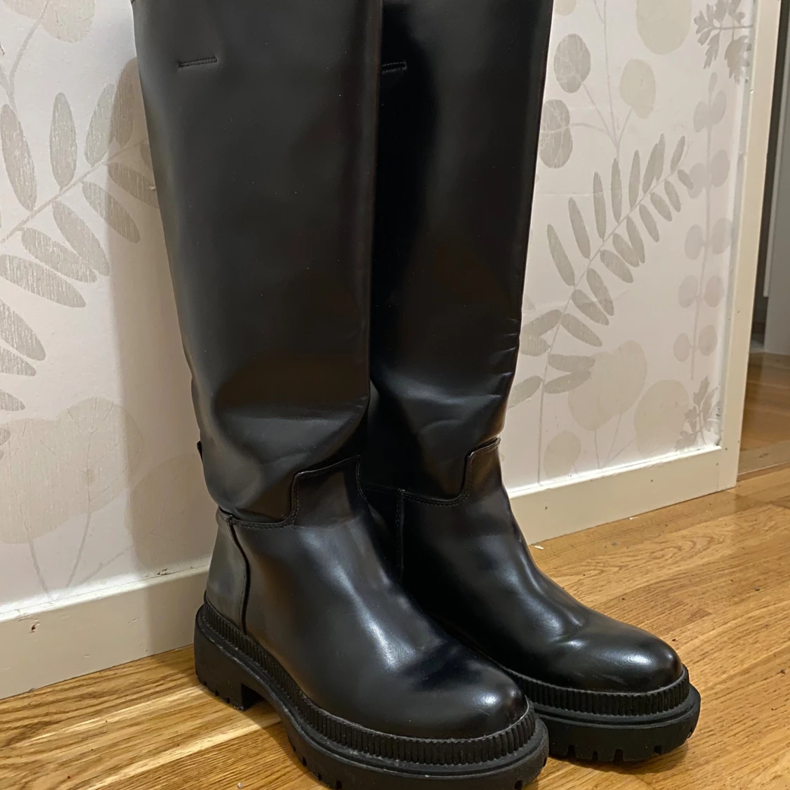 Svarta höga boots med grov sula - 1