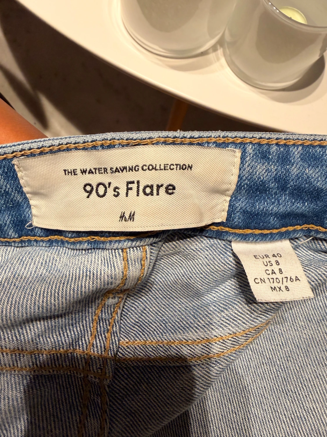 lågmidjade ljusblå jeans - 4