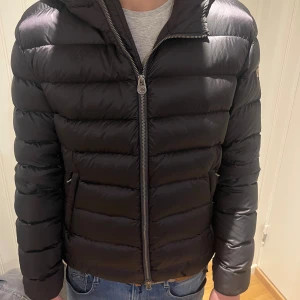 Colmar jacka  - Colmar jacka i riktigt bra skick storlek S, har en liten patch på ena armen som syns på bilden.skriv vid minsta fundering