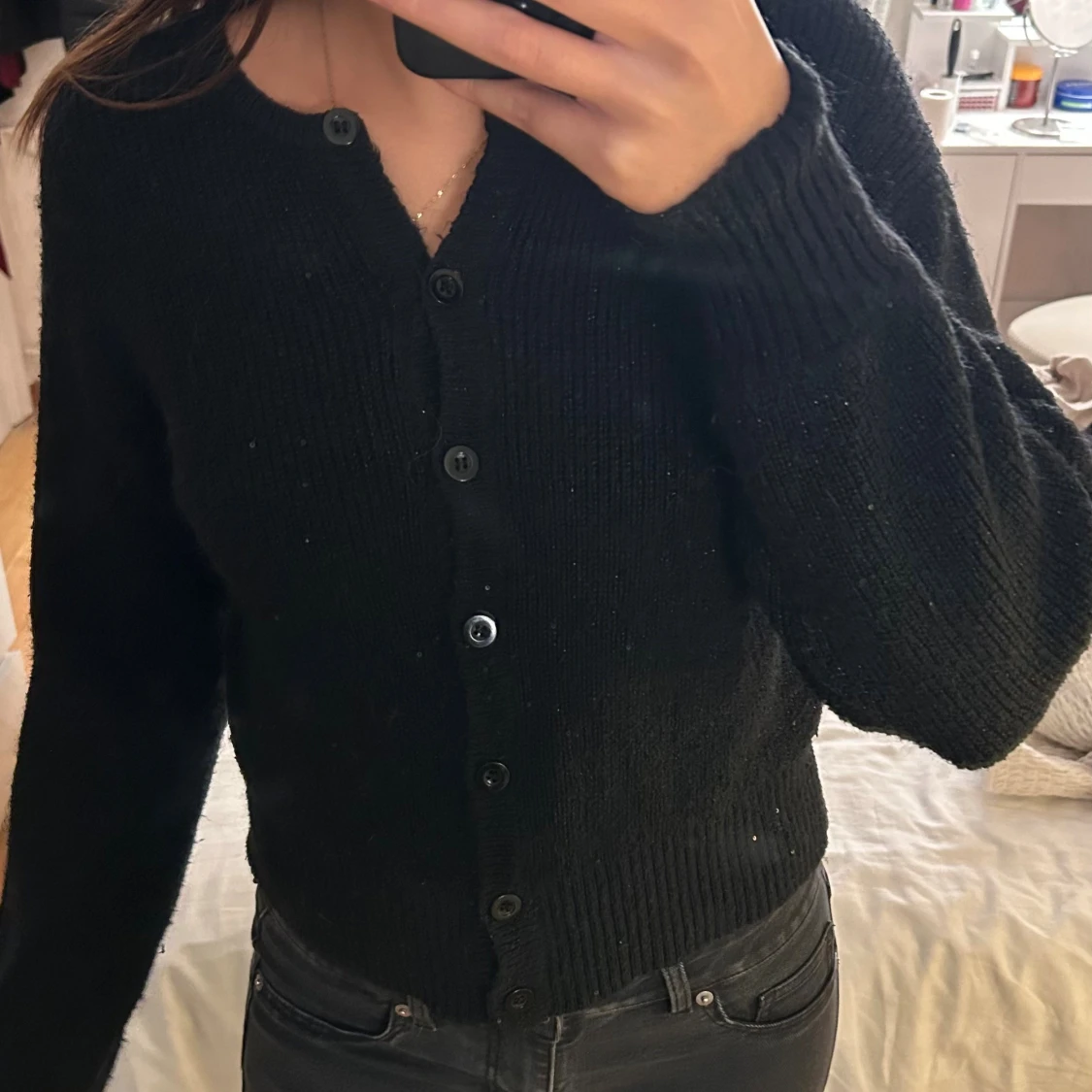 Glittrig stickad kofta  - 1