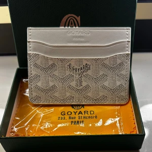 Vit korthållare - Vit korthållare 