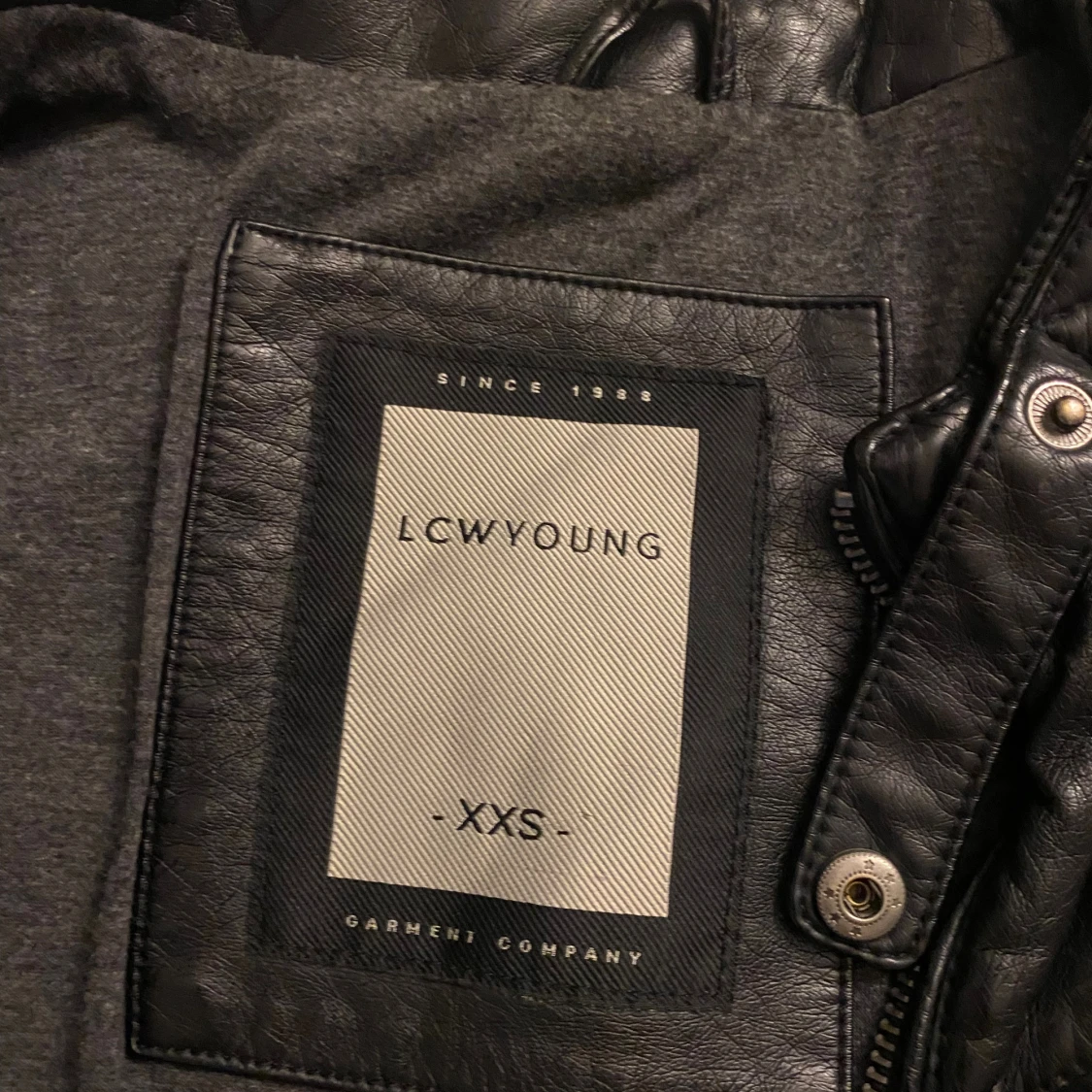 Svart skinnjacka från LCW Young XXS - 2