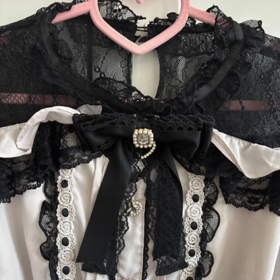 Romantisk blus med spets från Liz Lisa - 1